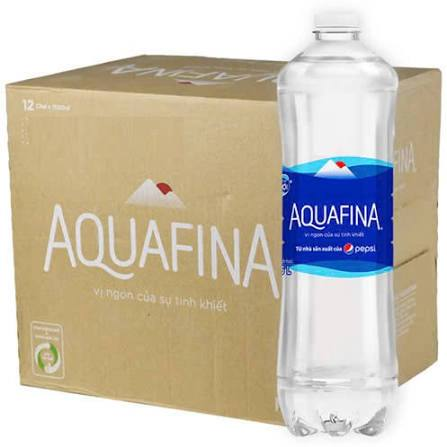 Thùng nước Aquafina 1.5L